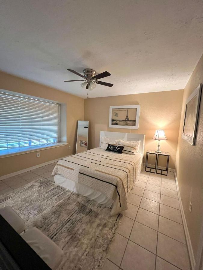 Centrally Located Houston Retreat! Sleeps 8, 10 Min To Downtown, Free Parking Exterior photo