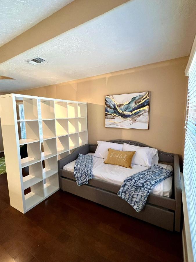Centrally Located Houston Retreat! Sleeps 8, 10 Min To Downtown, Free Parking Exterior photo