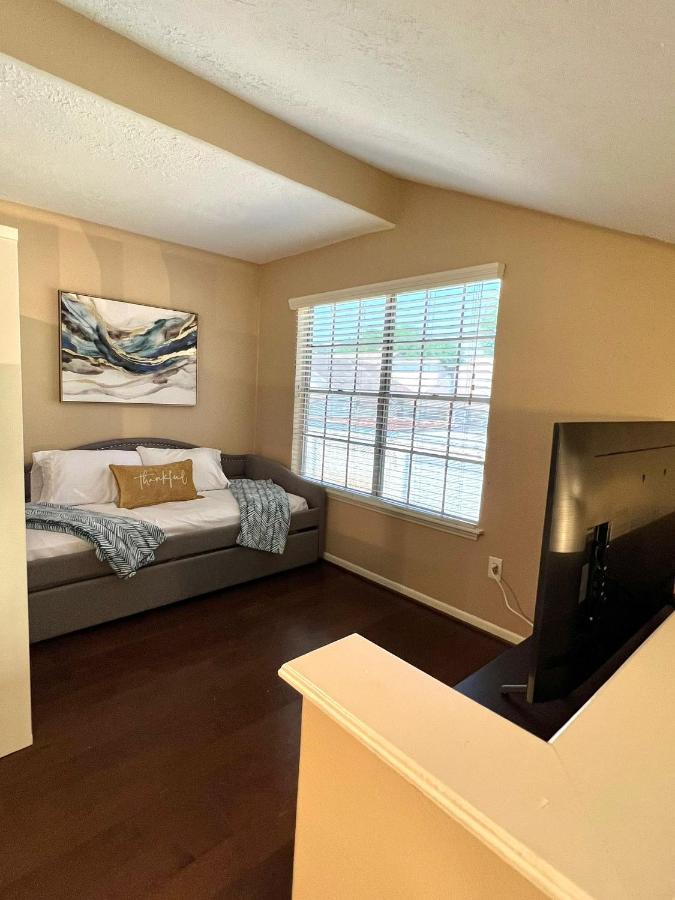Centrally Located Houston Retreat! Sleeps 8, 10 Min To Downtown, Free Parking Exterior photo