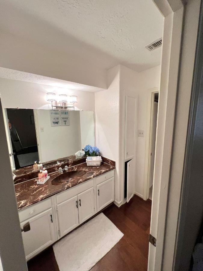 Centrally Located Houston Retreat! Sleeps 8, 10 Min To Downtown, Free Parking Exterior photo