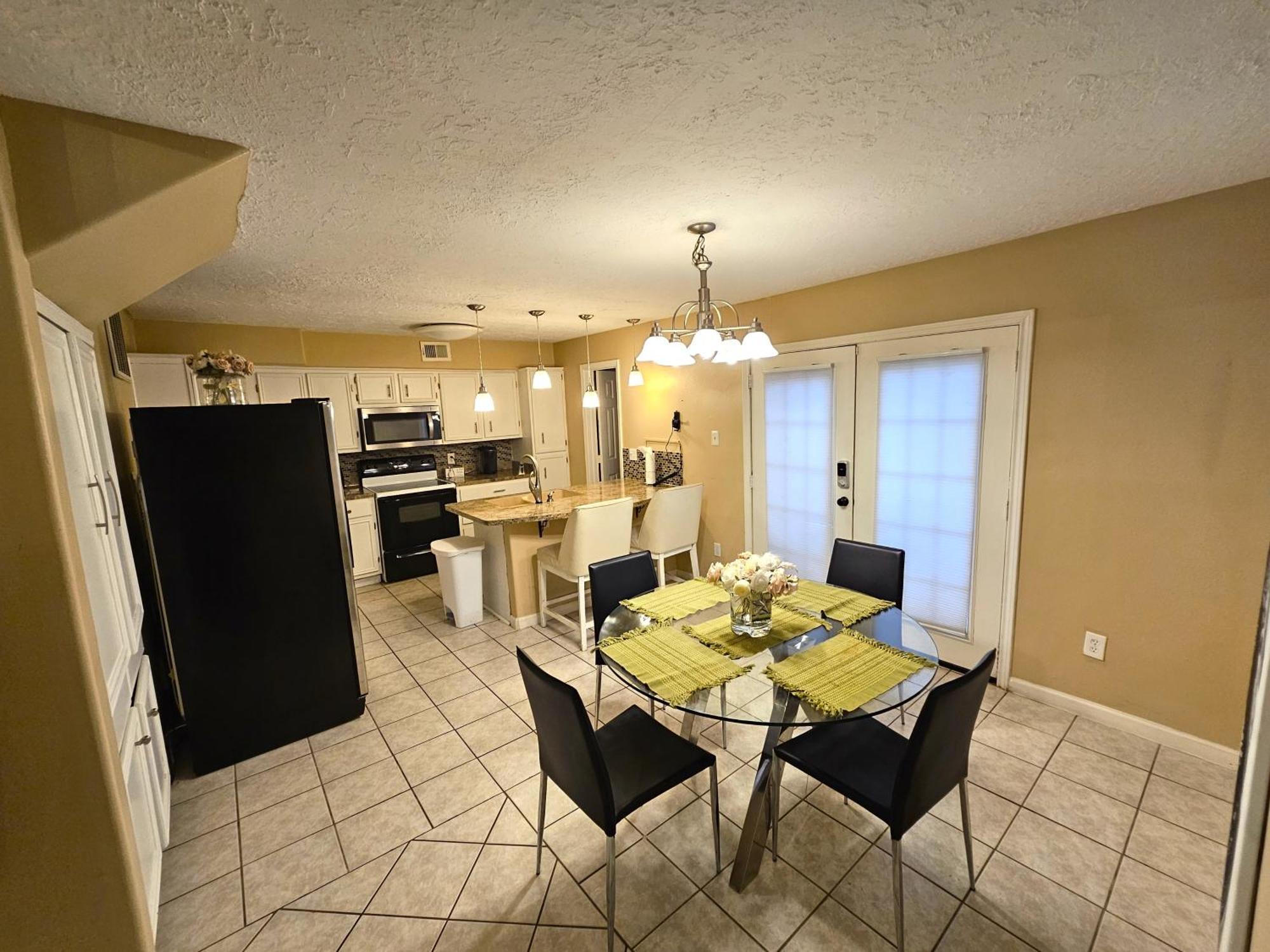 Centrally Located Houston Retreat! Sleeps 8, 10 Min To Downtown, Free Parking Exterior photo